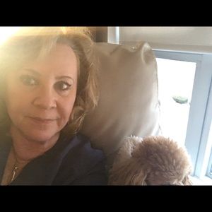 Meet your Posher, Dee